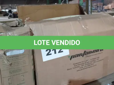LOTE 212 - 01 - VASO SANITÁRIO COM CAIXA ACOPLADA CELITE (NO ESTADO, NÃO SABEMOS SE FUNCIONA. LEILÃO NÃO TEM GARANTIA E NEM DEVOLUÇÃO, SUJEITO A POSSÍVEIS AVARIAS VISÍVEIS/OCULTAS E/OU AUSÊNCIA DE COMPONENTES)