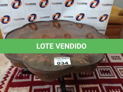 LOTE 034 - 01 MESA DECORATIVA (NO ESTADO, NÃO SABEMOS SE FUNCIONA. LEILÃO NÃO TEM GARANTIA E NEM DEVOLUÇÃO).