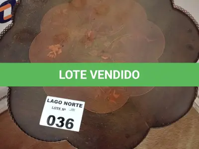LOTE 036 - 01 MESA DECORATIVA (NO ESTADO, NÃO SABEMOS SE FUNCIONA. LEILÃO NÃO TEM GARANTIA E NEM DEVOLUÇÃO).