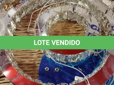 LOTE 284 - 01 – LUSTRE (NO ESTADO, NÃO SABEMOS SE FUNCIONA. LEILÃO NÃO TEM GARANTIA E NEM DEVOLUÇÃO, SUJEITO A POSSÍVEIS AVARIAS VISÍVEIS/OCULTAS E/OU AUSÊNCIA DE COMPONENTES)