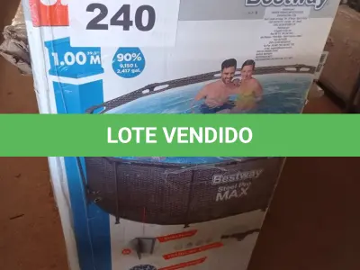 LOTE 240 - 01 - PISCINA DELUXE 9.150 LITROS - BESTWAY (NO ESTADO, NÃO SABEMOS SE FUNCIONA. LEILÃO NÃO TEM GARANTIA E NEM DEVOLUÇÃO, SUJEITO A POSSÍVEIS AVARIAS VISÍVEIS/OCULTAS E/OU AUSÊNCIA DE COMPONENTES)