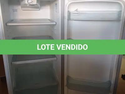 LOTE 062 - 01 - GELADEIRA ELECTROLUX - DUPLEX DF34 (NO ESTADO, NÃO SABEMOS SE FUNCIONA. LEILÃO NÃO TEM GARANTIA E NEM DEVOLUÇÃO, SUJEITO A POSSÍVEIS AVARIAS VISÍVEIS/OCULTAS E/OU AUSÊNCIA DE COMPONENTES)