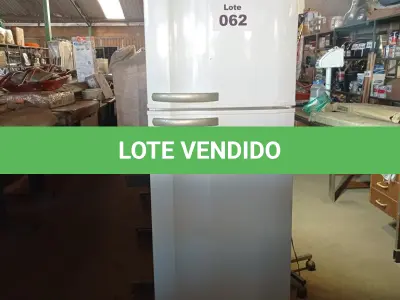 LOTE 062 - 01 - GELADEIRA ELECTROLUX - DUPLEX DF34 (NO ESTADO, NÃO SABEMOS SE FUNCIONA. LEILÃO NÃO TEM GARANTIA E NEM DEVOLUÇÃO, SUJEITO A POSSÍVEIS AVARIAS VISÍVEIS/OCULTAS E/OU AUSÊNCIA DE COMPONENTES)