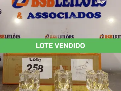 LOTE 258 - 01 - PLAFON INOX 3 LUZES 38,9X12,5CM FROST BRONZEARTE (NO ESTADO, NÃO SABEMOS SE FUNCIONA. LEILÃO NÃO TEM GARANTIA E NEM DEVOLUÇÃO, SUJEITO A POSSÍVEIS AVARIAS VISÍVEIS/OCULTAS E/OU AUSÊNCIA DE COMPONENTES)