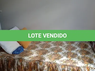 LOTE 047 - 01 CAMA DE SOLTEIRO EM MADEIRA ANTIGA COM COLCHÃO (NO ESTADO, NÃO SABEMOS SE FUNCIONA. LEILÃO NÃO TEM GARANTIA E NEM DEVOLUÇÃO).