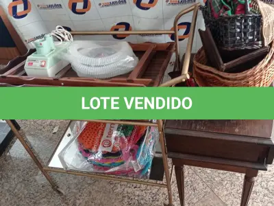LOTE 227 - 01 LOTE COM CARRINHO E, MESINHA EM MADEIRA, TAPETES DE CROCHÊ, MESINHA EM MADEIRA, CESTOS E 01 NEBULIZADOR (NO ESTADO, NÃO SABEMOS SE FUNCIONA. LEILÃO NÃO TEM GARANTIA E NEM DEVOLUÇÃO).