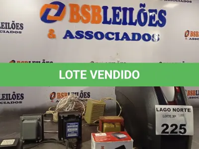 LOTE 225 - 01 NOBREAK SMS E VÁRIOS TRANSFORMADORES PEQUENOS (NO ESTADO, NÃO SABEMOS SE FUNCIONA. LEILÃO NÃO TEM GARANTIA E NEM DEVOLUÇÃO).