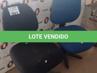 LOTE 001 - 02 CADEIRAS DE ESCRITÓRIO COM BASE GIRATÓRIA SENDO 01 NA COR PRETA. (NO ESTADO, LEILÃO NÃO TEM GARANTIA E NEM DEVOLUÇÃO, SUJEITO A POSSÍVEIS AVARIAS VISÍVEIS/OCULTAS E/OU AUSÊNCIA DE COMPONENTES).