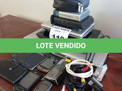 LOTE 119 - 01 LOTE COM DVDS, ROTEADORES, BARBEADOR ELÉTRICO, CELULARES E MEMÓRIAS RAM (NO ESTADO, NÃO SABEMOS SE FUNCIONA. LEILÃO NÃO TEM GARANTIA E NEM DEVOLUÇÃO).