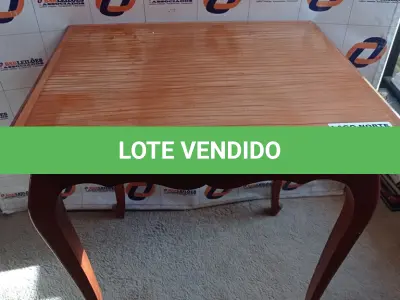 LOTE 099 - 01 MESINHA QUADRADA EM MADEIRA (NO ESTADO, NÃO SABEMOS SE FUNCIONA. LEILÃO NÃO TEM GARANTIA E NEM DEVOLUÇÃO).