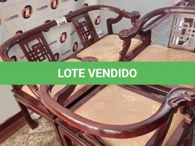 LOTE 128 - 03 POLTRONAS EM MADEIRA ANTIGA (NO ESTADO, NÃO SABEMOS SE FUNCIONA. LEILÃO NÃO TEM GARANTIA E NEM DEVOLUÇÃO).