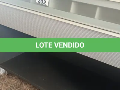 LOTE 202 - 01 ARMÁRIO COM 02 GAVETAS EM MADEIRA (NO ESTADO, NÃO SABEMOS SE FUNCIONA. LEILÃO NÃO TEM GARANTIA E NEM DEVOLUÇÃO).
