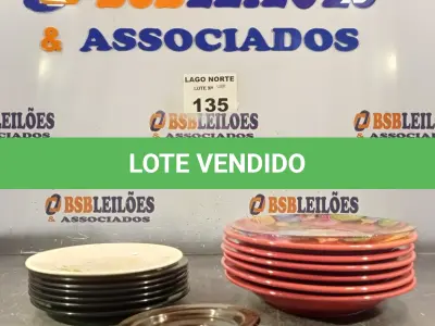 LOTE 135 - 06 PRATOS VERMELHOS E 07 PRATOS DE SOBREMESA (NO ESTADO, NÃO SABEMOS SE FUNCIONA. LEILÃO NÃO TEM GARANTIA E NEM DEVOLUÇÃO).