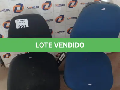 LOTE 001 - 02 CADEIRAS DE ESCRITÓRIO COM BASE GIRATÓRIA SENDO 01 NA COR PRETA. (NO ESTADO, LEILÃO NÃO TEM GARANTIA E NEM DEVOLUÇÃO, SUJEITO A POSSÍVEIS AVARIAS VISÍVEIS/OCULTAS E/OU AUSÊNCIA DE COMPONENTES).