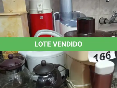 LOTE 166 -  01 LOTE COM PROCESSADOR DE ALIMENTOS, CAFETEIRAS, CENTRIFUGA, CHALEIRA ELÉTRICA (NO ESTADO, NÃO SABEMOS SE FUNCIONA. LEILÃO NÃO TEM GARANTIA E NEM DEVOLUÇÃO).