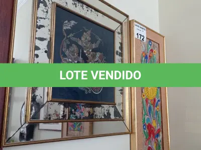 LOTE 172 - 02 QUADROS DECORATIVOS (NO ESTADO, NÃO SABEMOS SE FUNCIONA. LEILÃO NÃO TEM GARANTIA E NEM DEVOLUÇÃO).