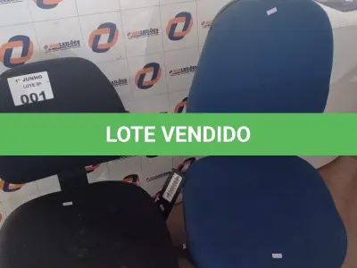 LOTE 001 - 02 CADEIRAS DE ESCRITÓRIO COM BASE GIRATÓRIA SENDO 01 NA COR PRETA. (NO ESTADO, LEILÃO NÃO TEM GARANTIA E NEM DEVOLUÇÃO, SUJEITO A POSSÍVEIS AVARIAS VISÍVEIS/OCULTAS E/OU AUSÊNCIA DE COMPONENTES).
