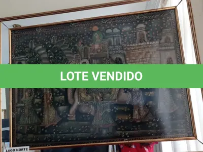 LOTE 230 - 01 QUADRO DECORATIVO COM MOLDURA DOURADA (NO ESTADO, NÃO SABEMOS SE FUNCIONA. LEILÃO NÃO TEM GARANTIA E NEM DEVOLUÇÃO).