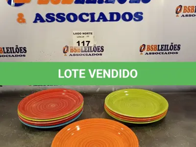 LOTE 117 - 12 PRATOS COLORIDOS (NO ESTADO, NÃO SABEMOS SE FUNCIONA. LEILÃO NÃO TEM GARANTIA E NEM DEVOLUÇÃO).