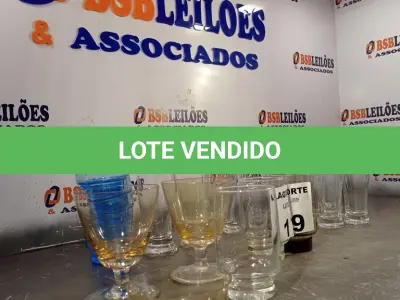 LOTE 179 - 01 LOTE COM COPOS E TULIPAS (NO ESTADO, NÃO SABEMOS SE FUNCIONA. LEILÃO NÃO TEM GARANTIA E NEM DEVOLUÇÃO).
