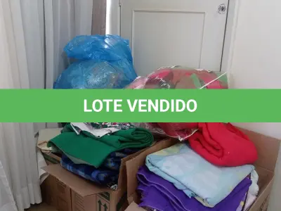 LOTE 052 - 01 LOTE COM ROUPAS DE CAMA (NO ESTADO, NÃO SABEMOS SE FUNCIONA. LEILÃO NÃO TEM GARANTIA E NEM DEVOLUÇÃO).