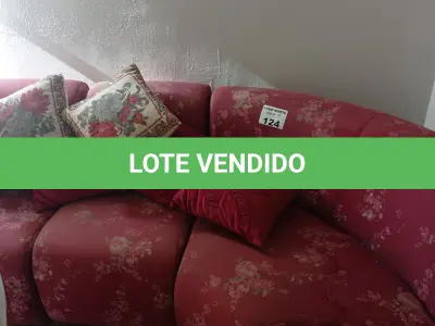 LOTE 124 - 01 SOFÁ DE CANTO A CANTO 10 LUGARES (NO ESTADO, NÃO SABEMOS SE FUNCIONA. LEILÃO NÃO TEM GARANTIA E NEM DEVOLUÇÃO). 