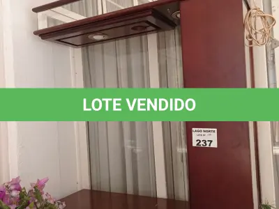 LOTE 237 - 01 BARZINHO EM MADEIRA (NO ESTADO, NÃO SABEMOS SE FUNCIONA. LEILÃO NÃO TEM GARANTIA E NEM DEVOLUÇÃO).