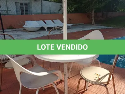 LOTE 279 - 05 CADEIRAS E 01 MESA COM SOMBREIRO PARA JARDIM (NO ESTADO, NÃO SABEMOS SE FUNCIONA. LEILÃO NÃO TEM GARANTIA E NEM DEVOLUÇÃO).