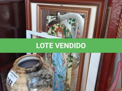 LOTE 182 - 01 LOTE COM 02 MOLDURAS ,01 QUADRO DECORATIVO E 01 JARRO. (NO ESTADO, NÃO SABEMOS SE FUNCIONA. LEILÃO NÃO TEM GARANTIA E NEM DEVOLUÇÃO).