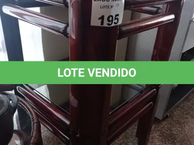 LOTE 195 - 02 MESINHA DE CENTRO QUADRADAS (NO ESTADO, NÃO SABEMOS SE FUNCIONA. LEILÃO NÃO TEM GARANTIA E NEM DEVOLUÇÃO).