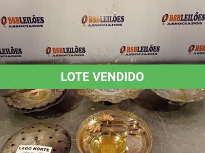 LOTE 196 - 01 LOTE COM UTENSÍLIOS TRAVESSA, E FRUTEIRAS (NO ESTADO, NÃO SABEMOS SE FUNCIONA. LEILÃO NÃO TEM GARANTIA E NEM DEVOLUÇÃO).