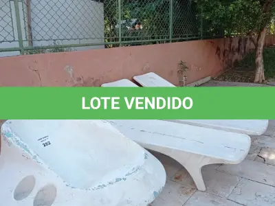 LOTE 282 - 01 BANCO REDONDO EM FIBRA E 03 ESPREGUIÇADEIRAS EM FIBRA PARA PISCINA (NO ESTADO, NÃO SABEMOS SE FUNCIONA. LEILÃO NÃO TEM GARANTIA E NEM DEVOLUÇÃO).