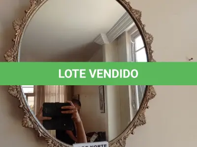 LOTE 181 - 01 ESPELHO COM MOLDURA EM METAL (NO ESTADO, NÃO SABEMOS SE FUNCIONA. LEILÃO NÃO TEM GARANTIA E NEM DEVOLUÇÃO).