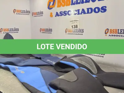 LOTE 138 - 01 ROUPA DE MERGULHO AZUL AQUA LUNG (NO ESTADO, NÃO SABEMOS SE FUNCIONA. LEILÃO NÃO TEM GARANTIA E NEM DEVOLUÇÃO).