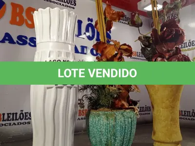 LOTE 189 - 03 JARROS PARA FLORES (NO ESTADO, NÃO SABEMOS SE FUNCIONA. LEILÃO NÃO TEM GARANTIA E NEM DEVOLUÇÃO).