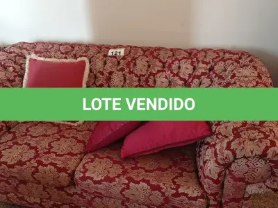 LOTE 121 - 01 SOFÁ 02 LUGARES (NO ESTADO, NÃO SABEMOS SE FUNCIONA. LEILÃO NÃO TEM GARANTIA E NEM DEVOLUÇÃO).