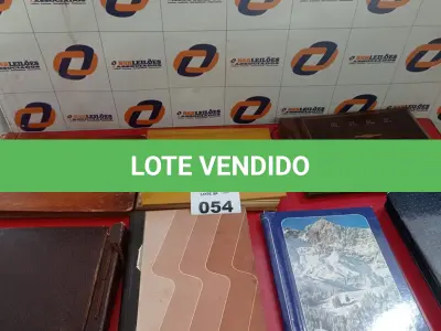 LOTE 054 - 01 LOTE COM ÁLBUNS COM FOTOS ANTIGOS (NO ESTADO, NÃO SABEMOS SE FUNCIONA. LEILÃO NÃO TEM GARANTIA E NEM DEVOLUÇÃO).