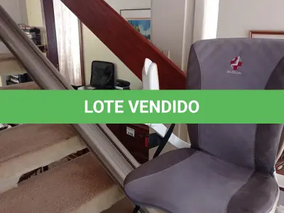 LOTE 109 - 01 ELEVADOR PARA ESCADAS ACORN (NO ESTADO, NÃO SABEMOS SE FUNCIONA. LEILÃO NÃO TEM GARANTIA E NEM DEVOLUÇÃO).