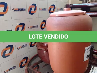 LOTE 194 - 02 PANELAS DE BARRO E 01 FILTRO DE BARRO (NO ESTADO, NÃO SABEMOS SE FUNCIONA. LEILÃO NÃO TEM GARANTIA E NEM DEVOLUÇÃO).