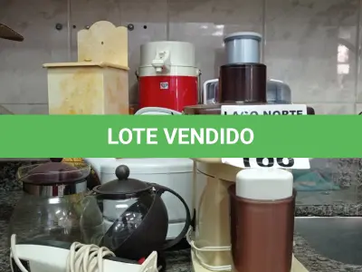 LOTE 166 -  01 LOTE COM PROCESSADOR DE ALIMENTOS, CAFETEIRAS, CENTRIFUGA, CHALEIRA ELÉTRICA (NO ESTADO, NÃO SABEMOS SE FUNCIONA. LEILÃO NÃO TEM GARANTIA E NEM DEVOLUÇÃO).
