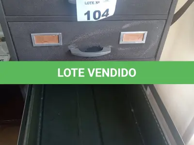 LOTE 104 - 01 ARQUIVO DE AÇO COM 05 GAVETAS (NO ESTADO, NÃO SABEMOS SE FUNCIONA. LEILÃO NÃO TEM GARANTIA E NEM DEVOLUÇÃO).