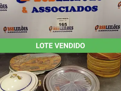 LOTE 165 - 01 LOTE COM PRATOS DE MADEIRA PARA PANELA (NO ESTADO, NÃO SABEMOS SE FUNCIONA. LEILÃO NÃO TEM GARANTIA E NEM DEVOLUÇÃO).