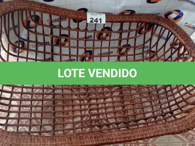 LOTE 241 - 01 CESTO GRANDE EM FIBRA SINTÉTICA (NO ESTADO, NÃO SABEMOS SE FUNCIONA. LEILÃO NÃO TEM GARANTIA E NEM DEVOLUÇÃO).