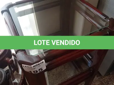LOTE 195 - 02 MESINHA DE CENTRO QUADRADAS (NO ESTADO, NÃO SABEMOS SE FUNCIONA. LEILÃO NÃO TEM GARANTIA E NEM DEVOLUÇÃO).