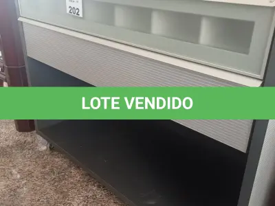 LOTE 202 - 01 ARMÁRIO COM 02 GAVETAS EM MADEIRA (NO ESTADO, NÃO SABEMOS SE FUNCIONA. LEILÃO NÃO TEM GARANTIA E NEM DEVOLUÇÃO).