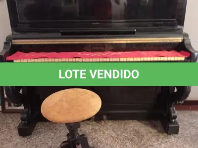 LOTE 112 - 01 PIANO ANTIGO PLEYEU (NO ESTADO, NÃO SABEMOS SE FUNCIONA. LEILÃO NÃO TEM GARANTIA E NEM DEVOLUÇÃO).
