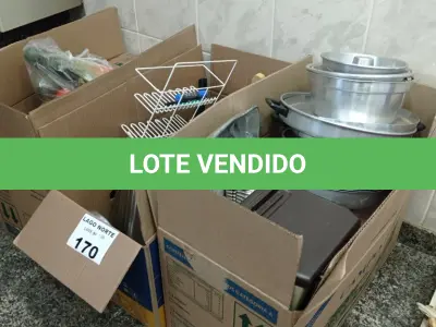 LOTE 170 - 01 LOTE COM UTENSÍLIOS PARA COZINHA (PANELAS E TRAVESSAS) (NO ESTADO, NÃO SABEMOS SE FUNCIONA. LEILÃO NÃO TEM GARANTIA E NEM DEVOLUÇÃO).