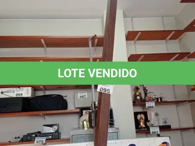 LOTE 095 - 01 TELA PARA PROJEÇÃO (NO ESTADO, NÃO SABEMOS SE FUNCIONA. LEILÃO NÃO TEM GARANTIA E NEM DEVOLUÇÃO).
