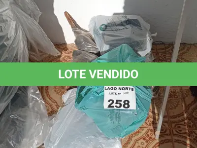 LOTE 258 - 01 LOTE COM LUMINÁRIAS PARA JARDINS (NO ESTADO, NÃO SABEMOS SE FUNCIONA. LEILÃO NÃO TEM GARANTIA E NEM DEVOLUÇÃO).