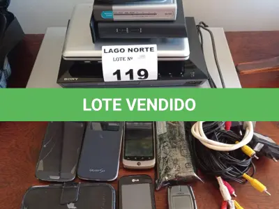 LOTE 119 - 01 LOTE COM DVDS, ROTEADORES, BARBEADOR ELÉTRICO, CELULARES E MEMÓRIAS RAM (NO ESTADO, NÃO SABEMOS SE FUNCIONA. LEILÃO NÃO TEM GARANTIA E NEM DEVOLUÇÃO).